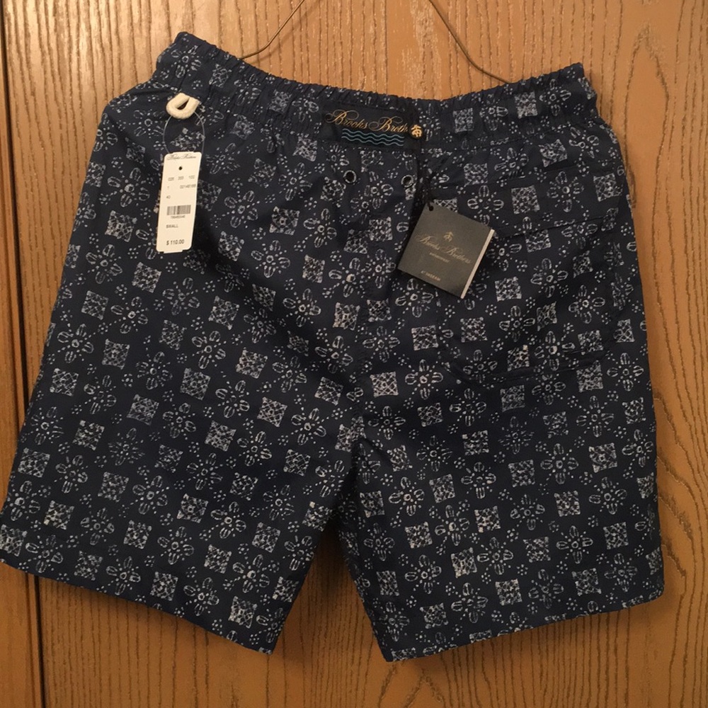 Brooks Brothers men’s swim trunks NWT Size small